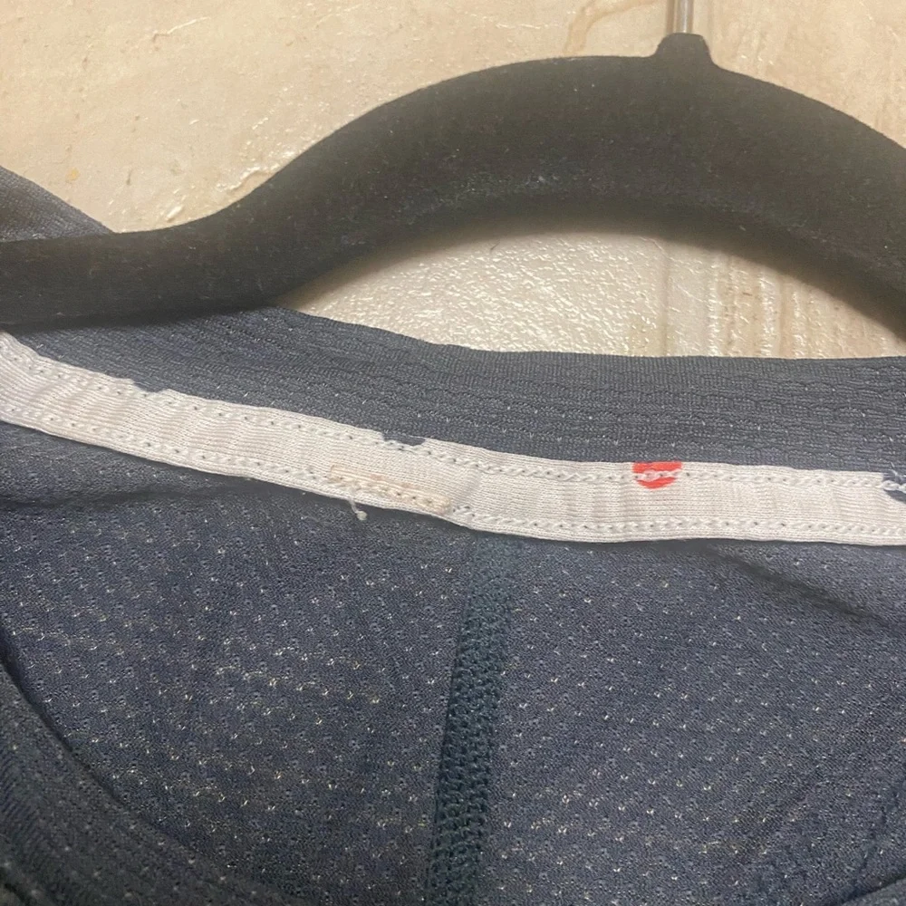 Lululemon Metal Vent Tech Short Sleeve Top Sz XL Distressed.GUC - Picture 3 of 10